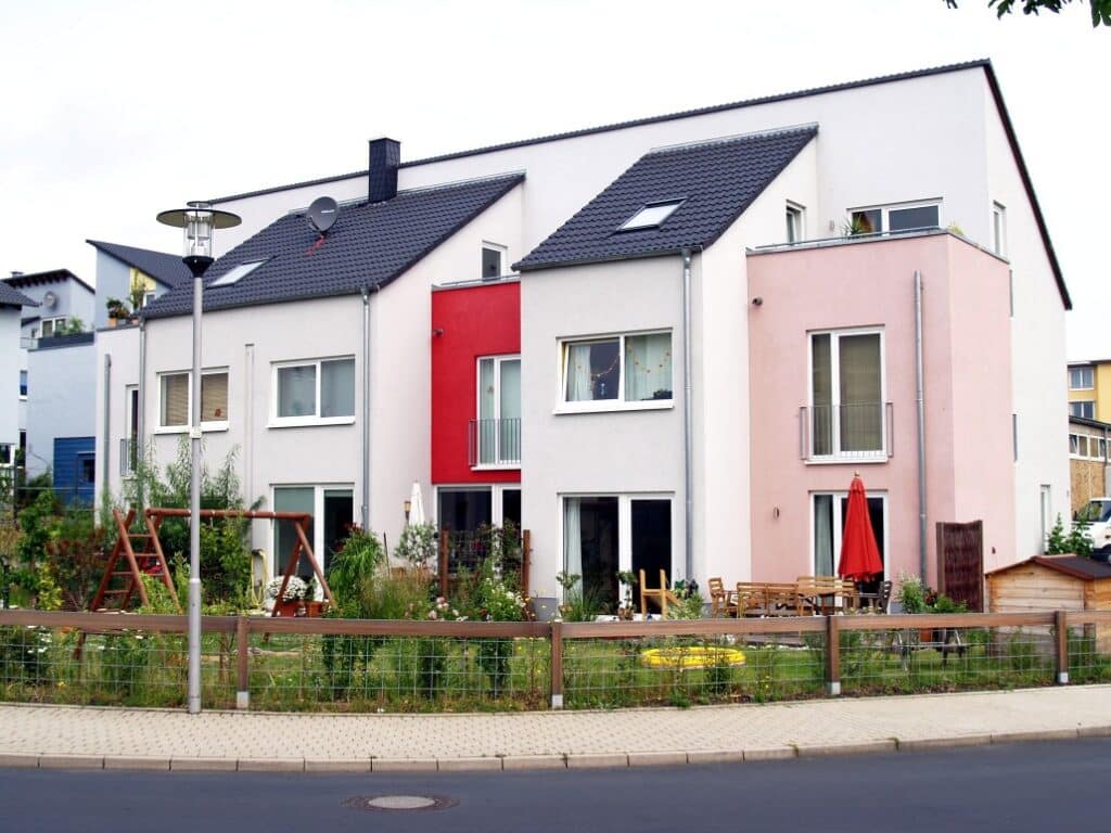 Neubau Marbachshöhe – 3 Reihenhäuser
